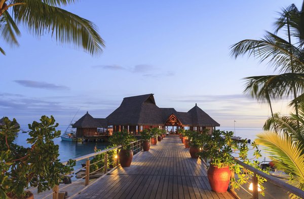 Écotourisme à Bora Bora : découverte responsable d'un éden polynésien avec une touche de tiki